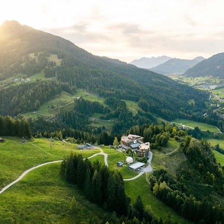 Holzhotel Forsthofalm ลีโอกัง ภายนอก รูปภาพ