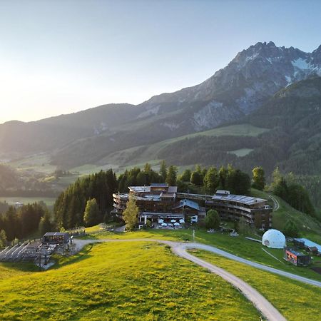 Holzhotel Forsthofalm ลีโอกัง ภายนอก รูปภาพ