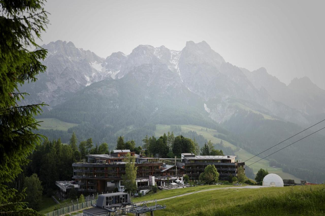 Holzhotel Forsthofalm ลีโอกัง ภายนอก รูปภาพ