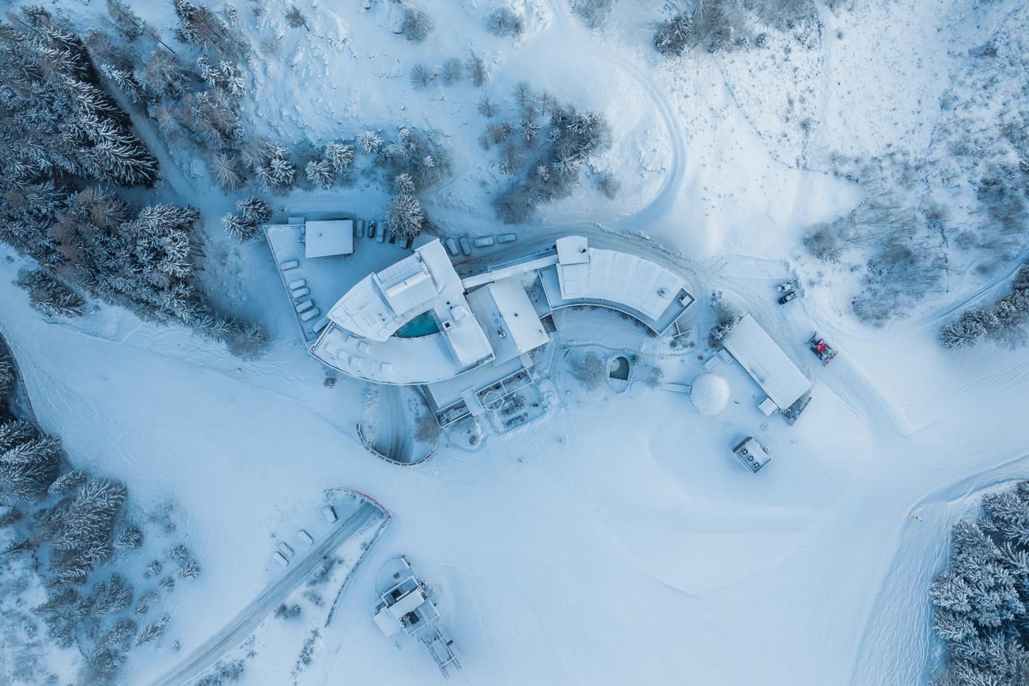 Holzhotel Forsthofalm ลีโอกัง ภายนอก รูปภาพ