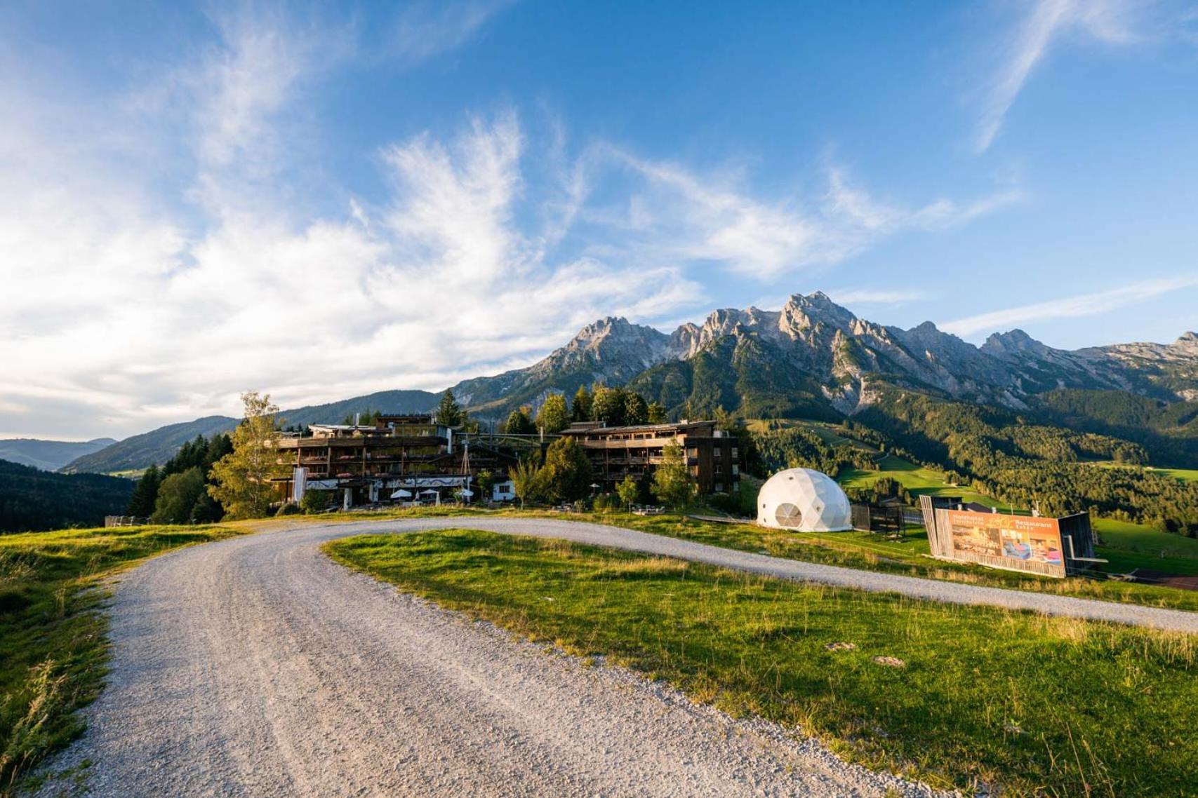 Holzhotel Forsthofalm ลีโอกัง ภายนอก รูปภาพ