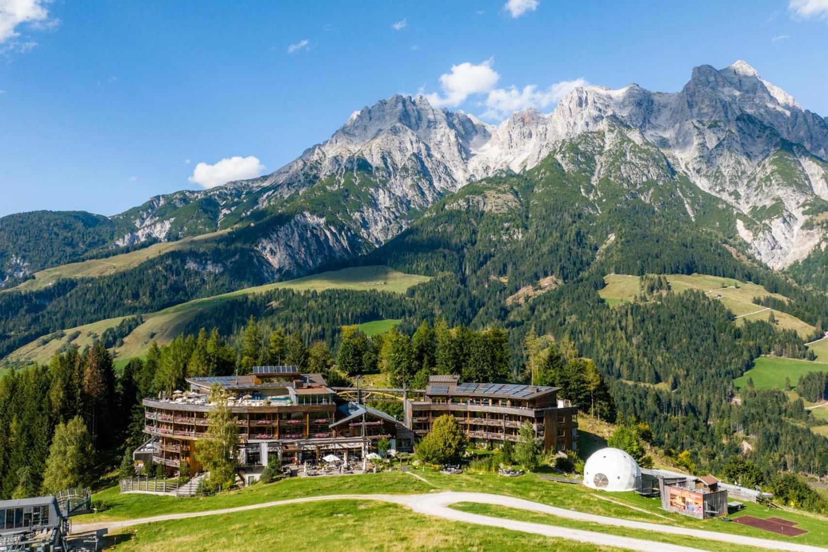 Holzhotel Forsthofalm ลีโอกัง ภายนอก รูปภาพ