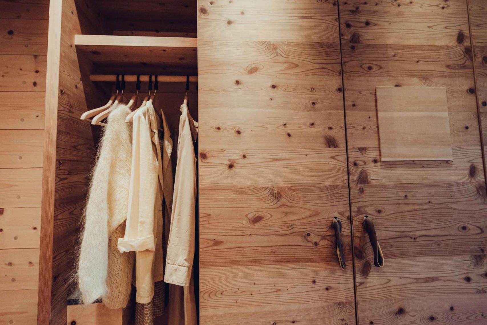Holzhotel Forsthofalm ลีโอกัง ภายนอก รูปภาพ