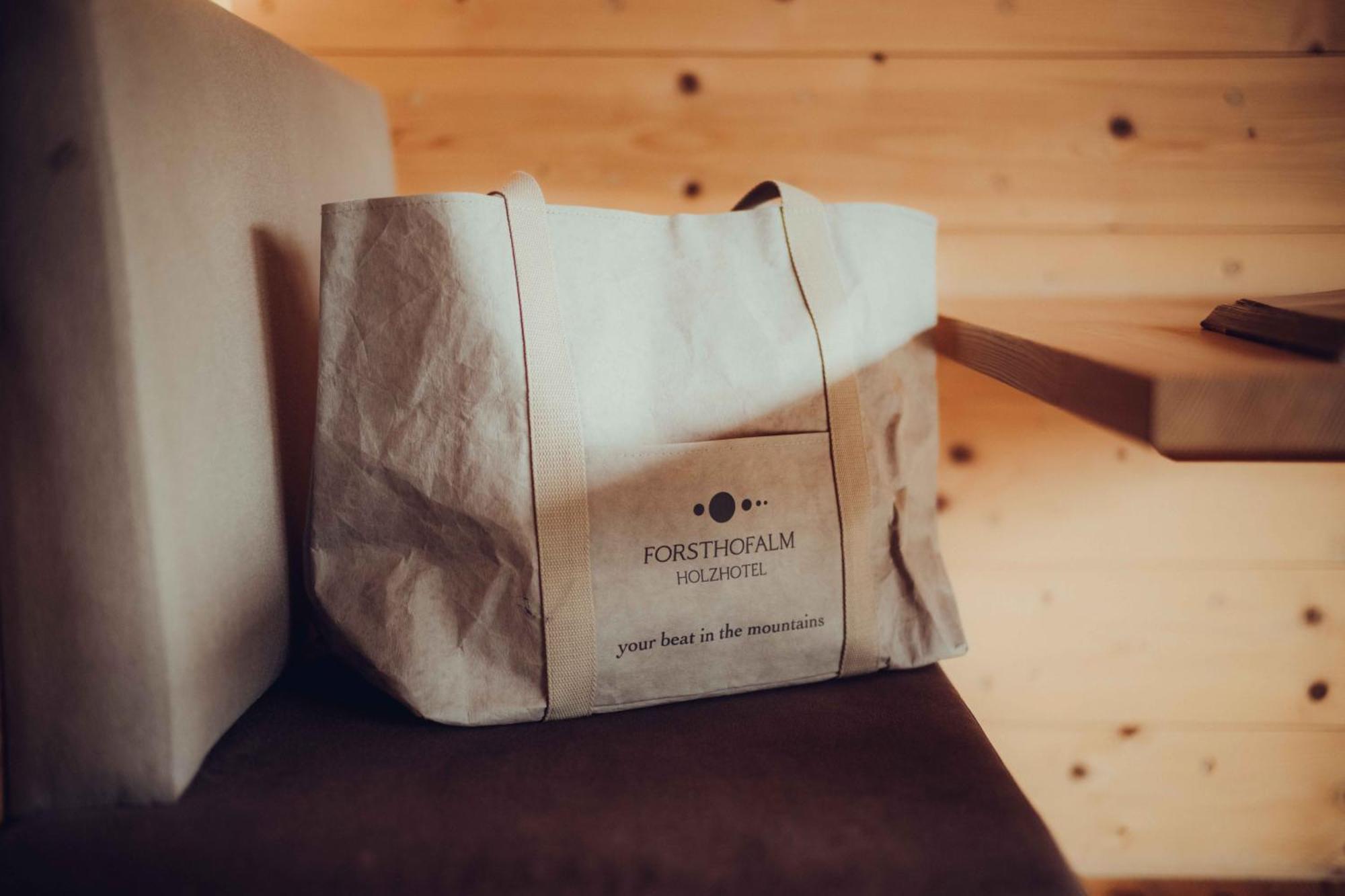 Holzhotel Forsthofalm ลีโอกัง ภายนอก รูปภาพ