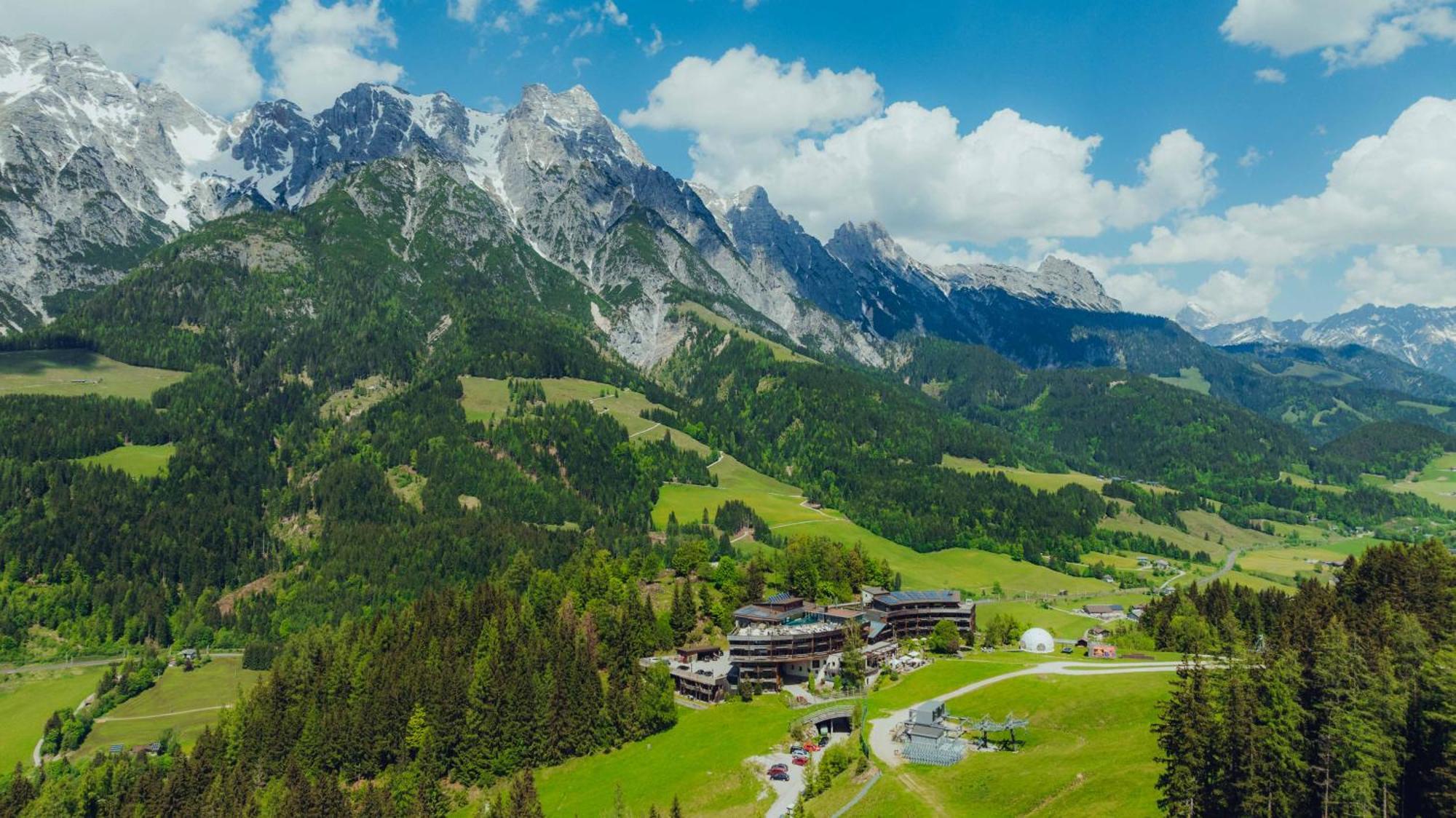 Holzhotel Forsthofalm ลีโอกัง ภายนอก รูปภาพ