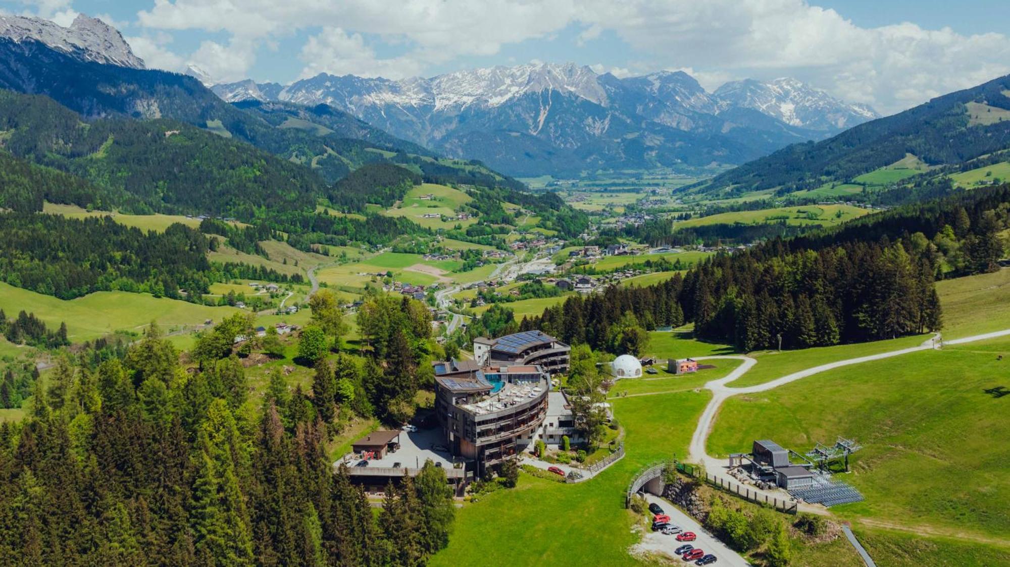 Holzhotel Forsthofalm ลีโอกัง ภายนอก รูปภาพ