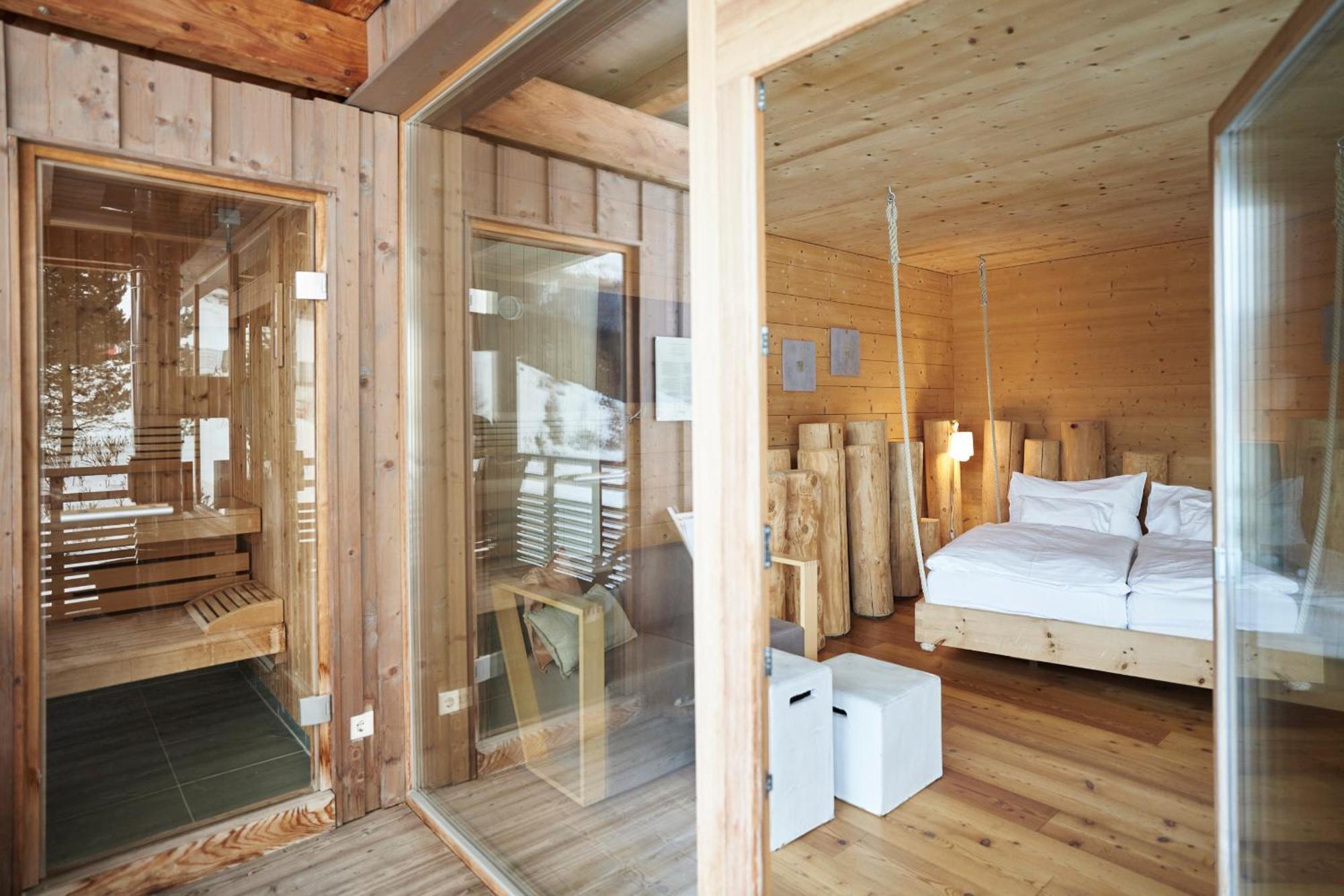 Holzhotel Forsthofalm ลีโอกัง ภายนอก รูปภาพ